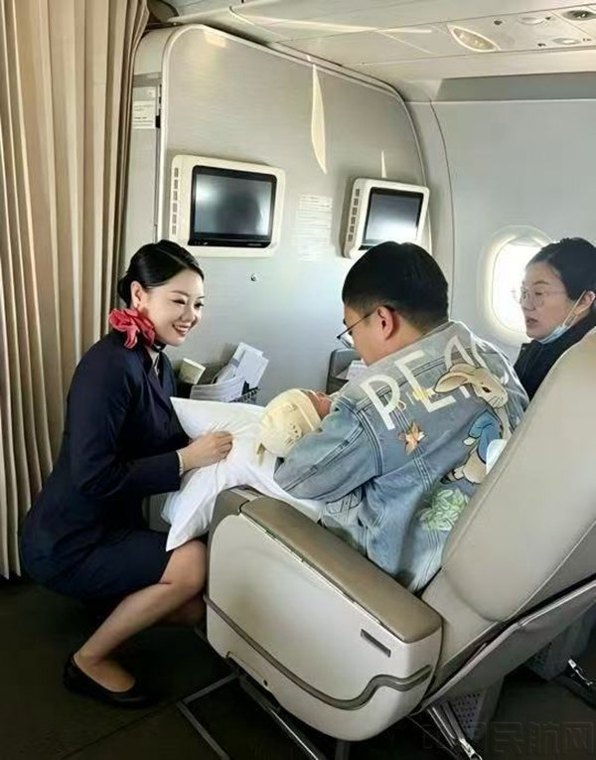 国庆云端暖相伴 东航“四精”服务守护美好旅途